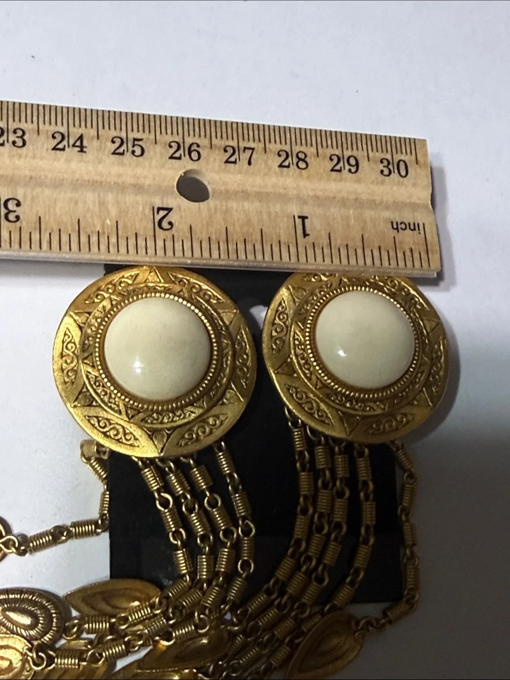 N/A earrings feature
